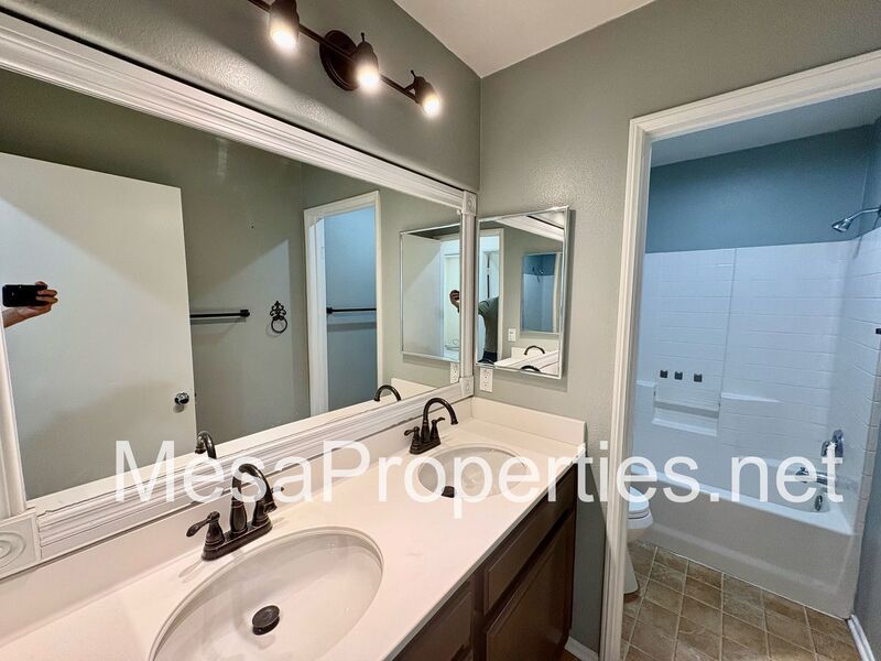 NEW CARPET! 5 Bed 3 Bath Home in Victorville property image