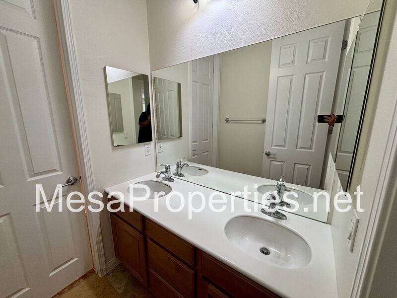 Beautiful 5 Bedroom / 4 Bathroom Home in Rancho Cucamonga! property image