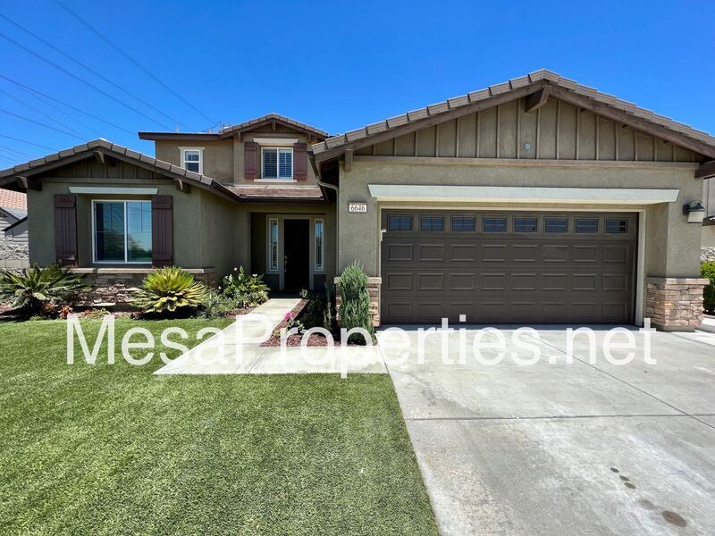 Stunning 4 bd/3ba home w/ 3 car garage located in Eastvale! property image
