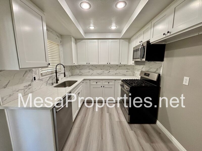 Beautiful 3 Bed, 1.5 Bath Apartment in Ontario property image