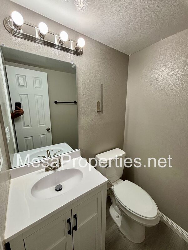 Beautiful 3 Bed, 1.5 Bath Apartment in Ontario property image