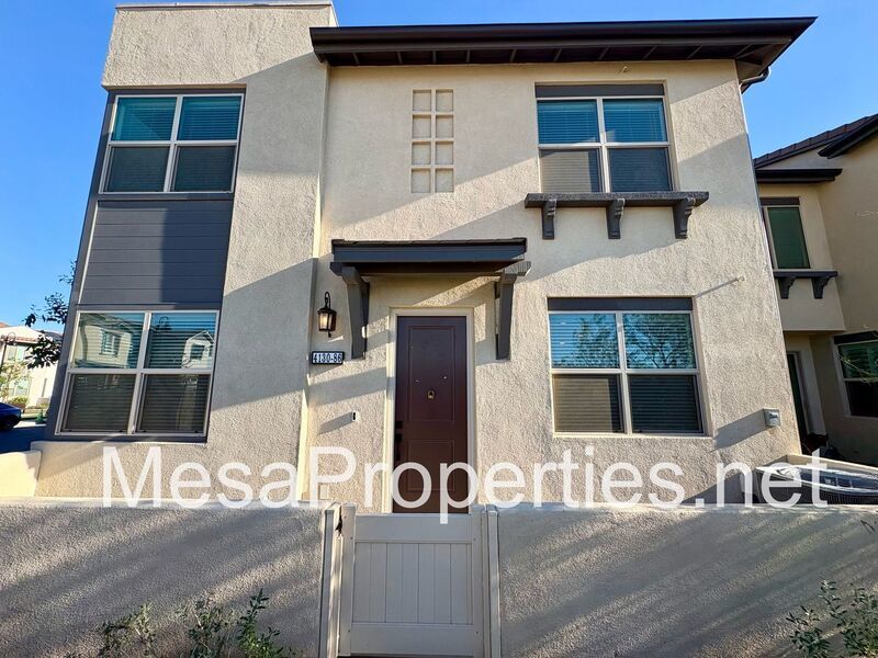 Move in Ready 3 Bedroom 2.5 Bathroom Condo in Ontario property image