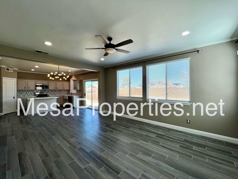 Move in Ready 4 Bed 3 Bath Home in Victorville property image