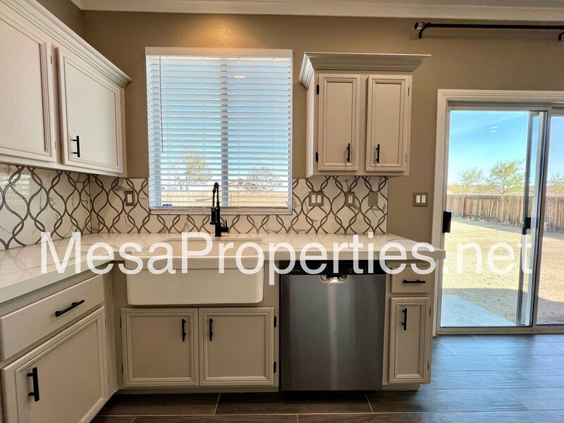 Move in Ready 4 Bed 3 Bath Home in Victorville property image