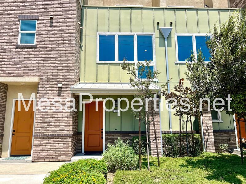 Charming 2 Bed 2.5 Bath Townhome in Montclair property image