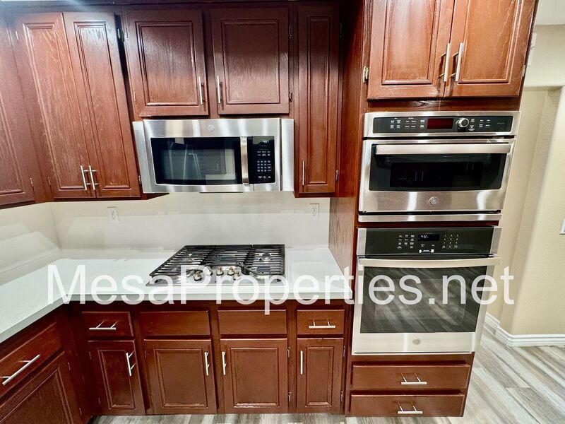 Beautiful 4 Bedroom, 2.5 Bathroom Home in Rialto! property image