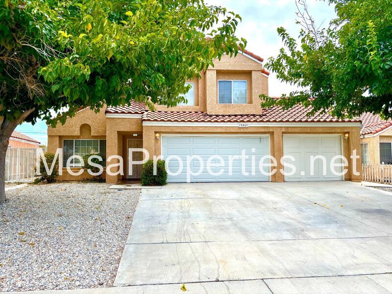3 Bedroom 2.5 Bath Home with a Pool in Victorville! property image
