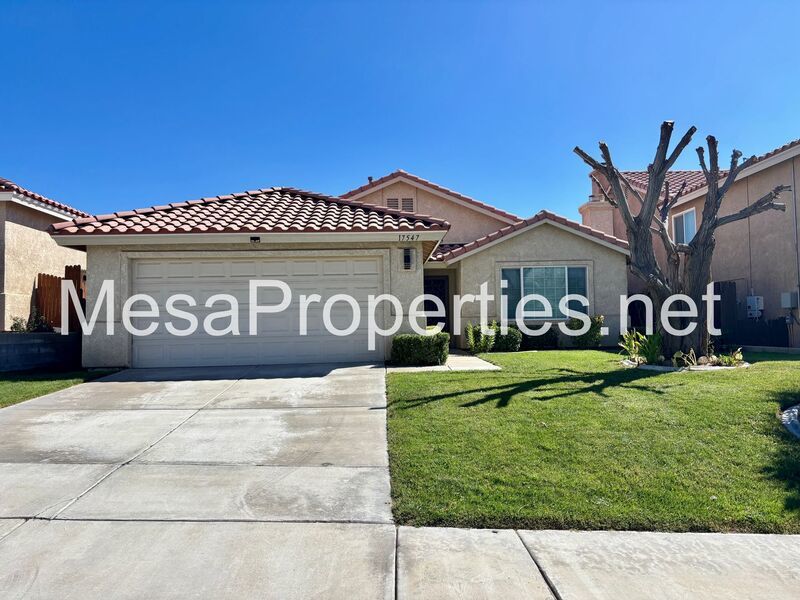 Beautiful 3-Bedroom Home with Spacious Living Areas and 2 car garage property image