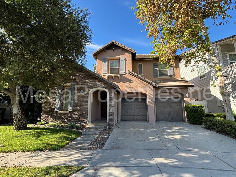 Must See 4 Bed/3.5 Bath Home With Casita And Large Yard! property image